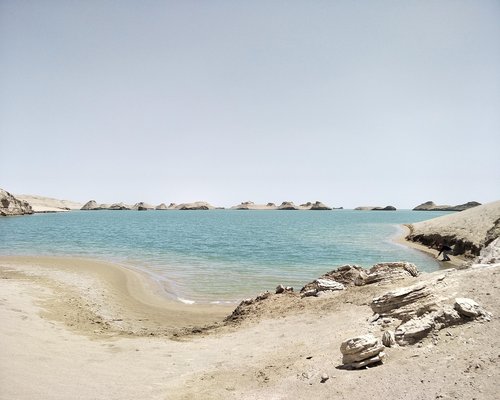 Buku dan kacamata bersiap untuk istirahat malam